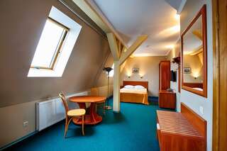 Гостиница Friedrichshof Hotel Калининград Улучшенный двухместный номер I категории с одной двуспальной кроватью и балконом-1